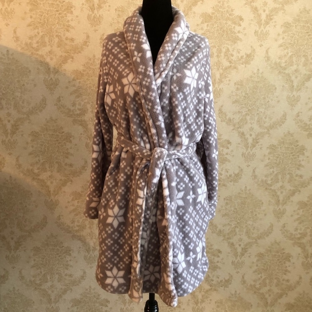 Reitmans plush robe